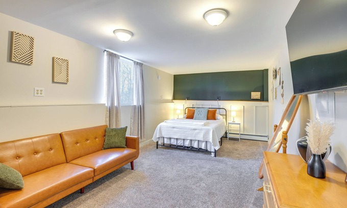 Glenburn Apartment | Glenburn Studio ~ 5 Mi to Treworgy Family Orchards