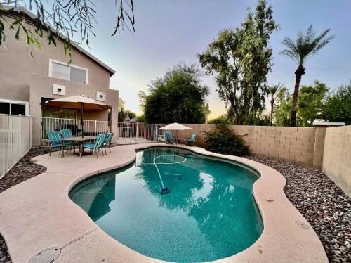 Glendale House | Glendale Pool Heat Pet Friendly