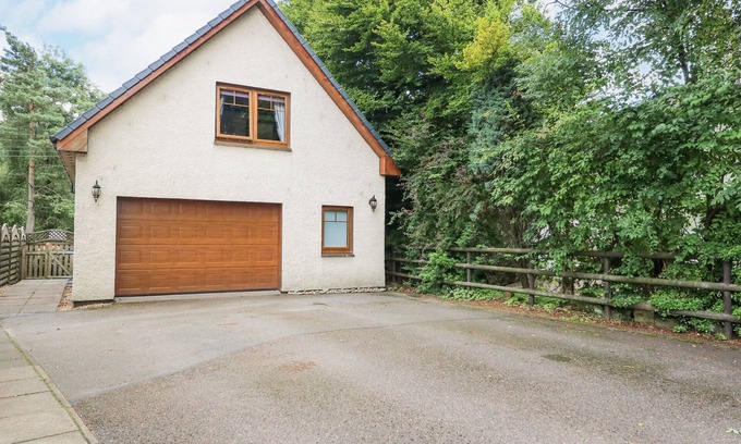Fort William Cottage | GLENMHOR APARTMENT, character holiday cottage in Fort William