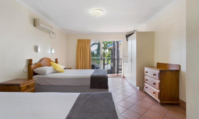 Norman Gardens Hotel | Glenmore Tavern