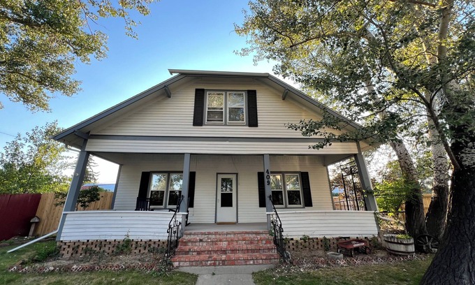 Glenrock House | Glenrock Cottage - charming 4-bedroom house in Glenrock WY