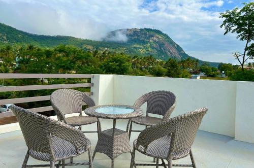 Nandi Hills House | Glenville Holiday Villa - Top Two Floors