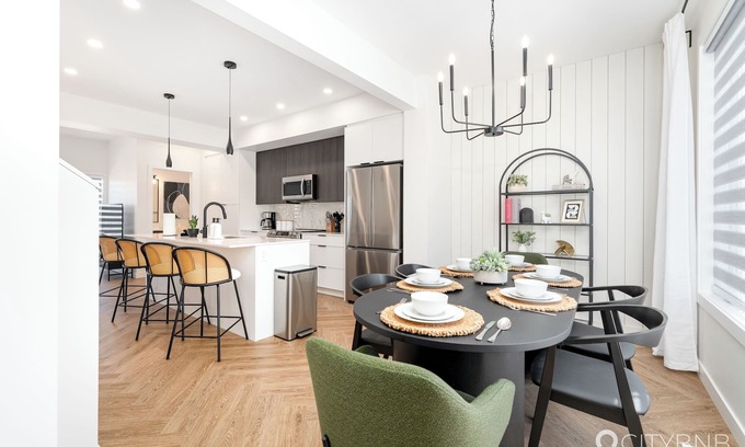 Jasper Place House | Glenwood Showhome | Sleeps 6 | AC
