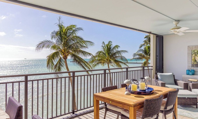 Midtown Condo | Glimmer Glass oceanfront condo by Rent Key West Hideaways