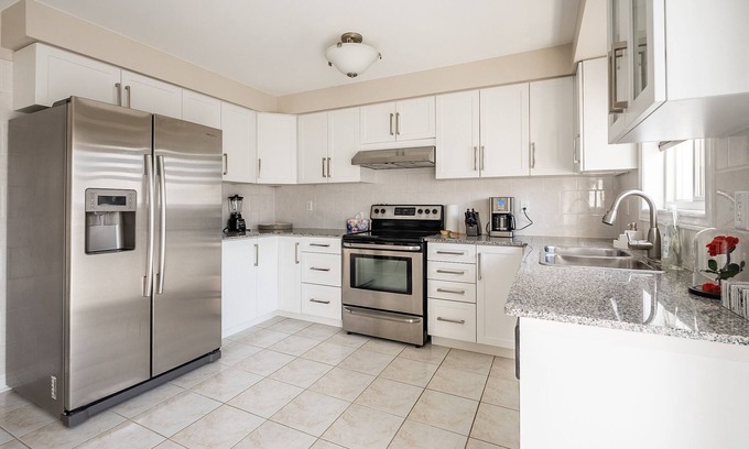 York Regional Municipality Apartment | GLOBALSTAY. Modern 3 Bedroom House in Newmarket