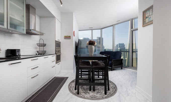 Toronto Entertainment District Condo | GLOBALSTAY. A Welcoming Modern 2BR Condo with Great City Views