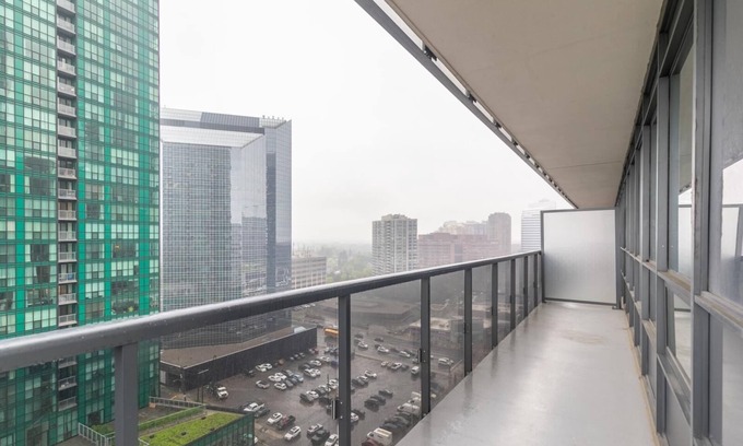 Willowdale Apartment | GLOBALSTAY. Modern 2bd 2 bath Skyscraper. Free parking