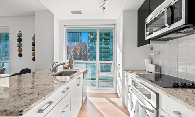 Mount Pleasant West Condo | GLOBALSTAY. Modern New 2Bd 2Ba+Den Condo w/Balcony
