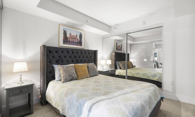 Bay Cloverhill Condo | GLOBALSTAY. Modern 1Bd+Den in The Heart of Toronto