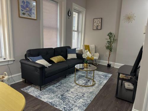 Downtown Baltimore Apartment | Glorestays