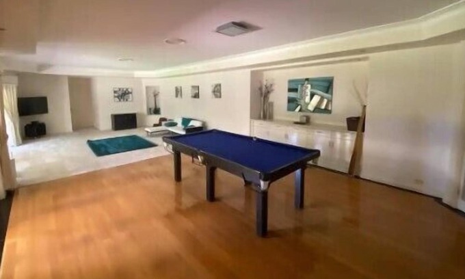 Helensvale House | Glorious Family Hideaway with Palatial 6BR 4B