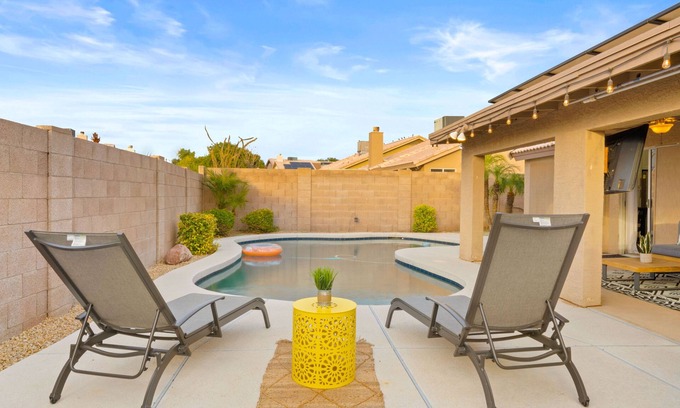Deer Valley House | Glorious Glendale, Heated Pool, Pool Table, BBQ!