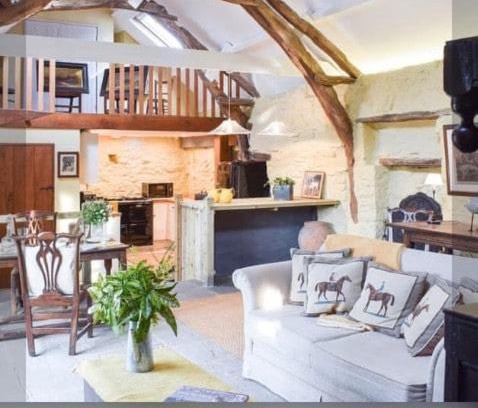 Llanon House | Glovers cottage private hot tub and super king