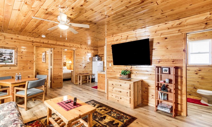 Garrison Cabin | 'Glowacki's Lodge' Mille Lacs Lake Group Getaway!