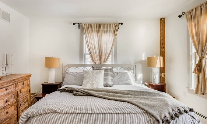Waitsfield Apartment | Go Skiing or Hiking from an Enchanting, Light-Filled Home