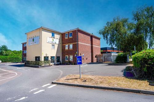 Quedgeley Hotel | GO2 Gloucester Hotel by OYO
