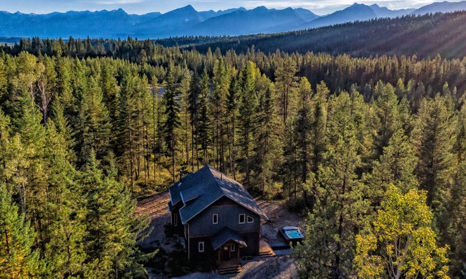 Golden Ski Chalet | Goat Mountain Chalet in the beautiful Blaeberry Valley