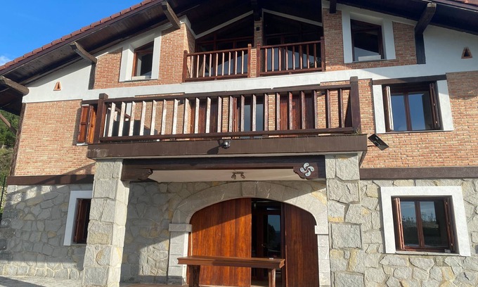 Gautegiz Arteaga Villa | Goitisolo farmhouse, in the heart of the Urdaibai biosphere reserve.