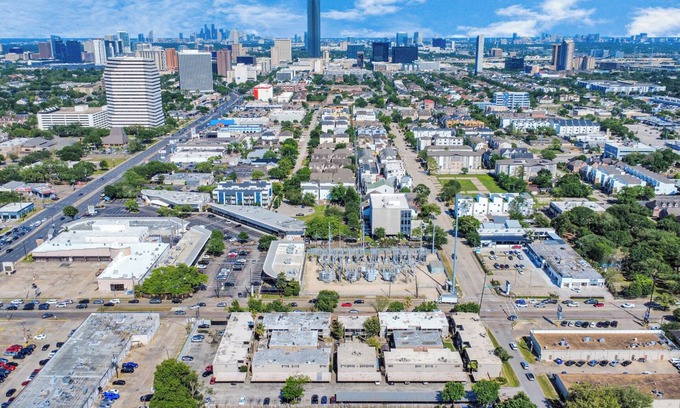 Houston Apartment | Gold cup,Wrk frm home,Galleria,NRG,Pool,Sleeps 7, Keyshia Cole, Russ
