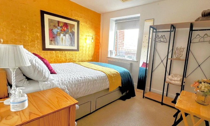 Sherborne St. John House | GOLD Penthouse Room 5min to Basingstoke Hospital