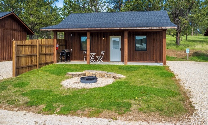 Custer Cabin | Gold Valley Camp Cabin 2 | 1 Bed, 1 Bath