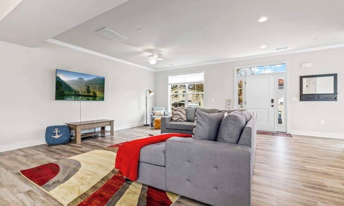 Edgewater House | Golden Anchor Retreat; Lux Living! - Sleeps 7