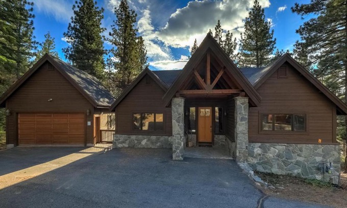 Montgomery Estates House | Golden Bear Lodge