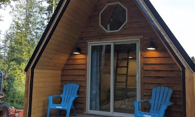 Brew Bay Ski Chalet | Golden rings cabin on 33 acres