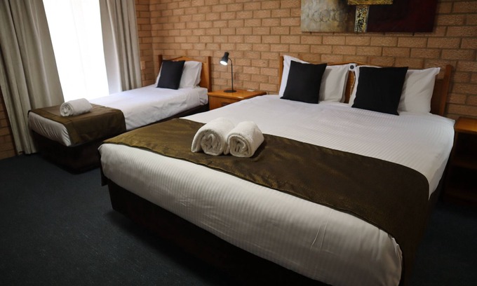 Cowra Hotel | Golden Chain Aalana Motor Inn