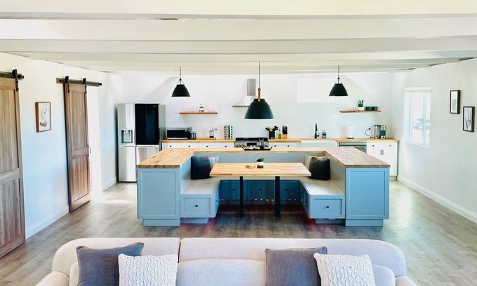 Joshua Tree House | Golden Eagles Nest, luxurious space, near JT Park