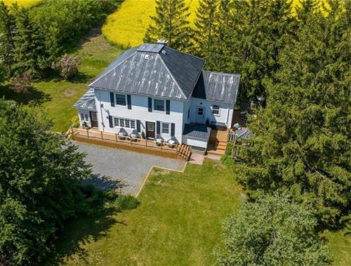 Wellington House | Golden Field Farmhouse - stayinpec on IG