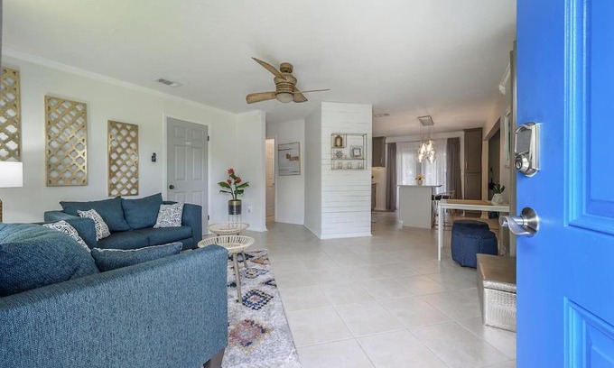 Old Seminole Heights House | Golden Greek Getaway Chic house in heart of Tampa