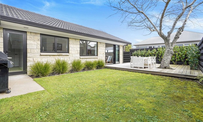 Cambridge House | Golden Grove - Cambridge Holiday Home