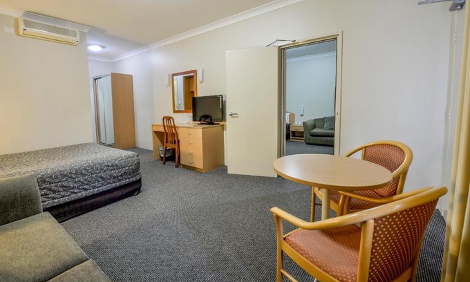Hillvue Hotel | Golden Guitar Motor Inn