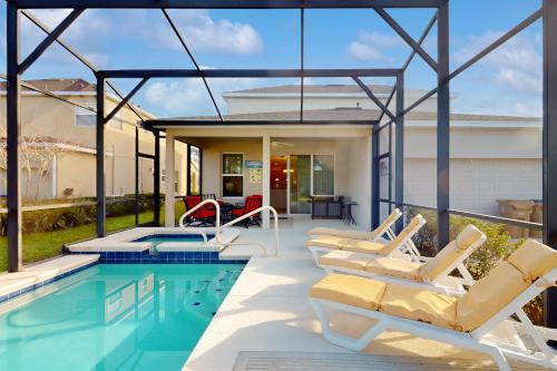 Trafalgar Village House | Golden Hour Haven