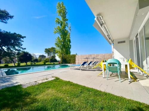 Isola Albarella Villa | Golden hour retreat lagoon view villa with pool