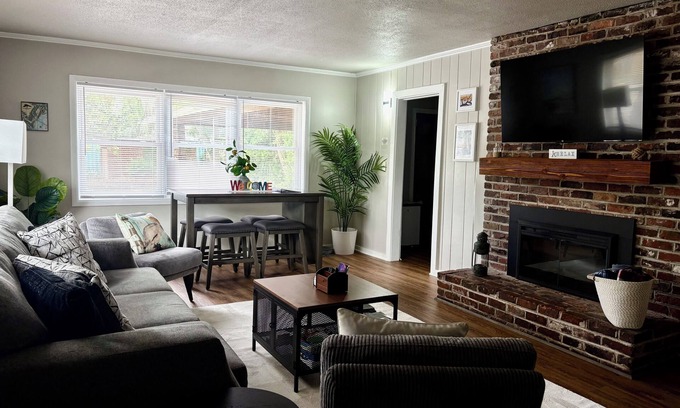 Brunswick Apartment | Golden Isles Getaway- Pet Friendly