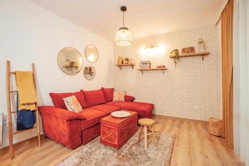 Smolyan Apartment | Golden Lake 526 at Oak Residence