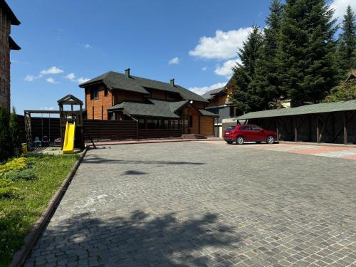 Yablunytsya Apartment | Golden Nest