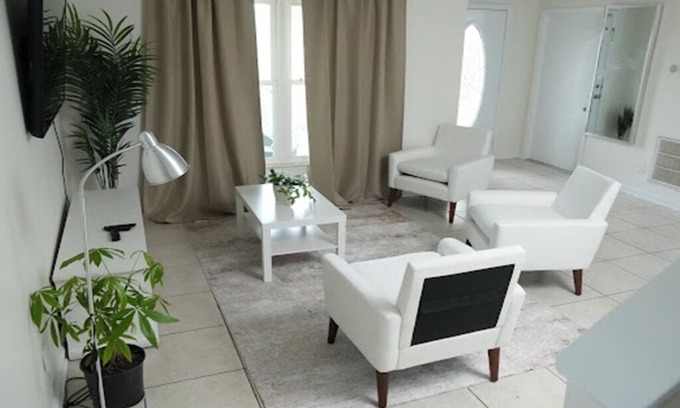 Southwest Orlando House | Golden Palms On Aventura Blvd