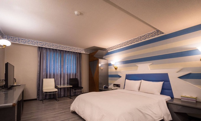 Fengshan District Hotel | Golden Phoenix Hotel