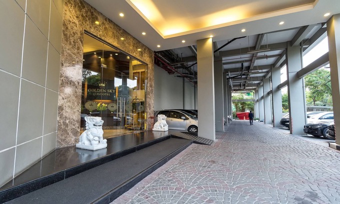 Muarakarang Hotel | Golden Sky Condotel