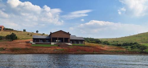 Emalahleni Villa | Golden Treasure - OFF GRID