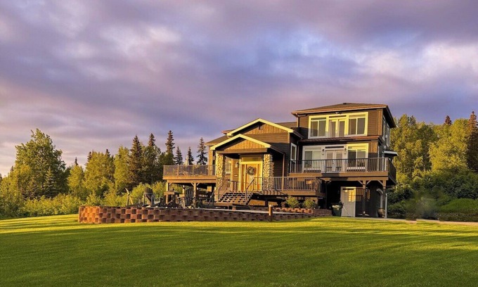 Rabbit Creek House | Golden View House · Spacious Mountain Retreat- Hot Tub, Beautiful View