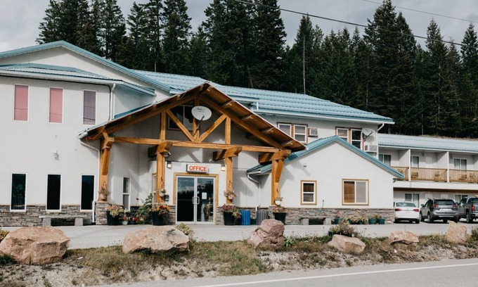 Golden Hotel | Golden Village Lodge