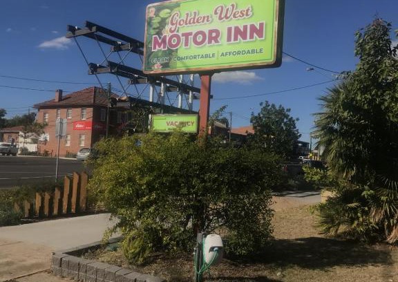 Miles Hotel | Golden West Motor Inn