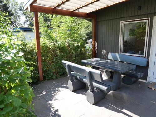 Klein Labenz House | "Goldenes Haus am See mit Boot"