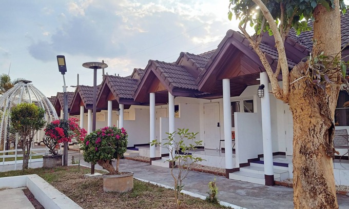 Ban Du Hotel | Goldenville