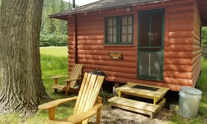 Deadwood Cabin | Goldenwest Cabin near Spearfish Canyon