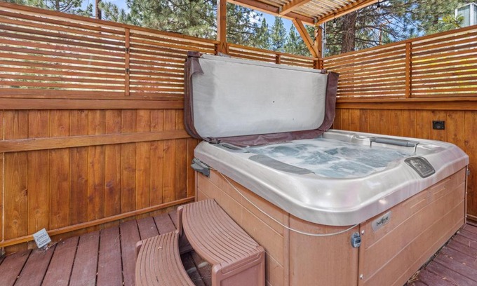 Woodlands House | Goldies Getaway - Beautiful modern cabin with Hot Tub! Game Room with Foosball and Ping Pong Table!